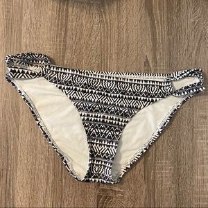 Black and white printed swim bottoms